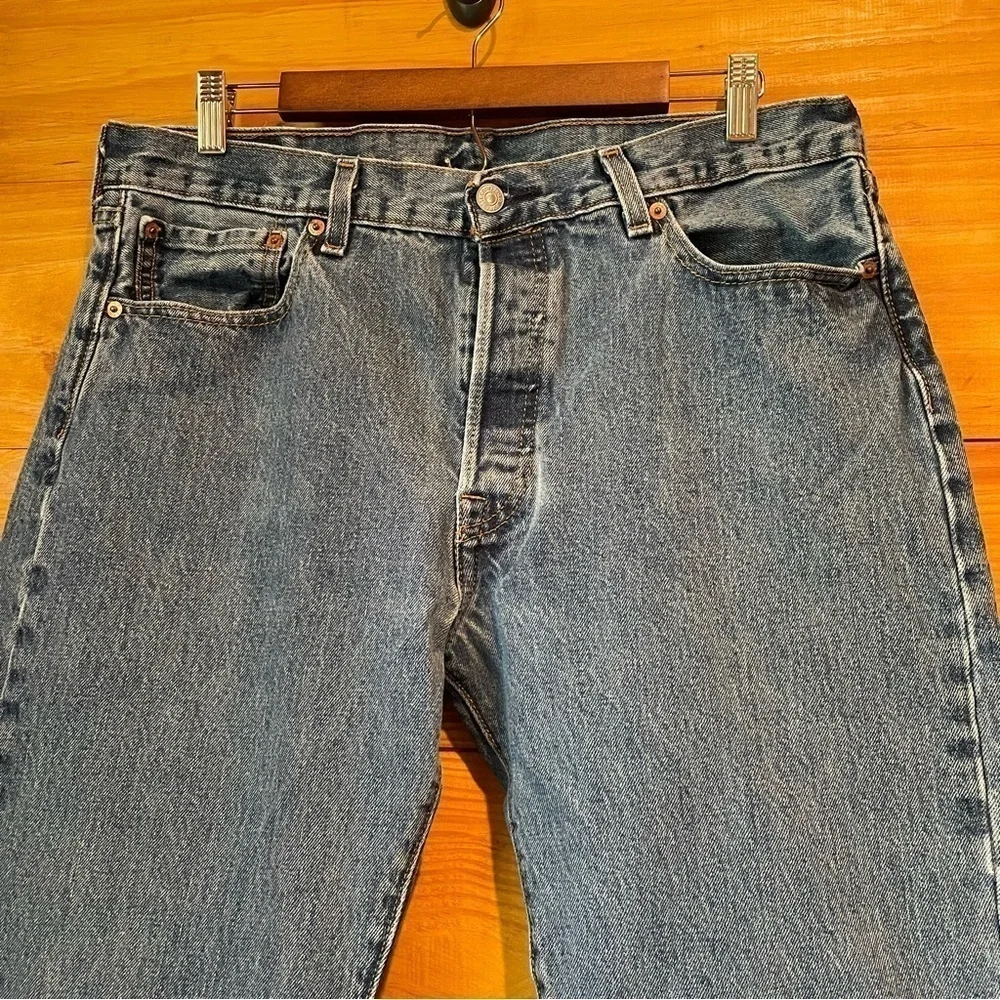 Levi’s 501 Original Fit Men’s Straight Leg Jeans in Dark Stonewash 34x30